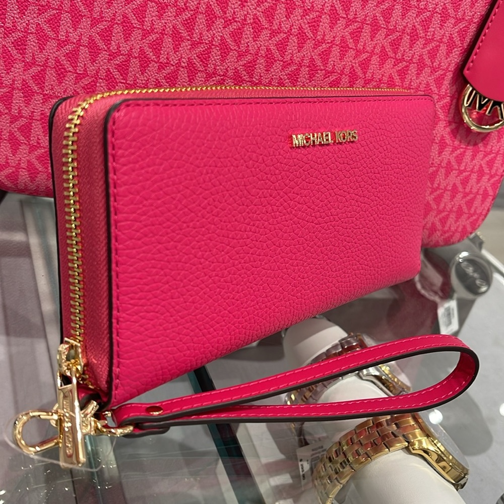 MICHAEL KORS
Leather Continental Wristlet Phone Case Wallet 
Electric Pink 
NWT - Picture 12 of 16